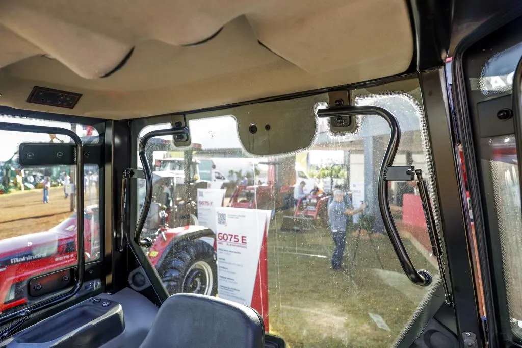 Trator Mahindra 6075