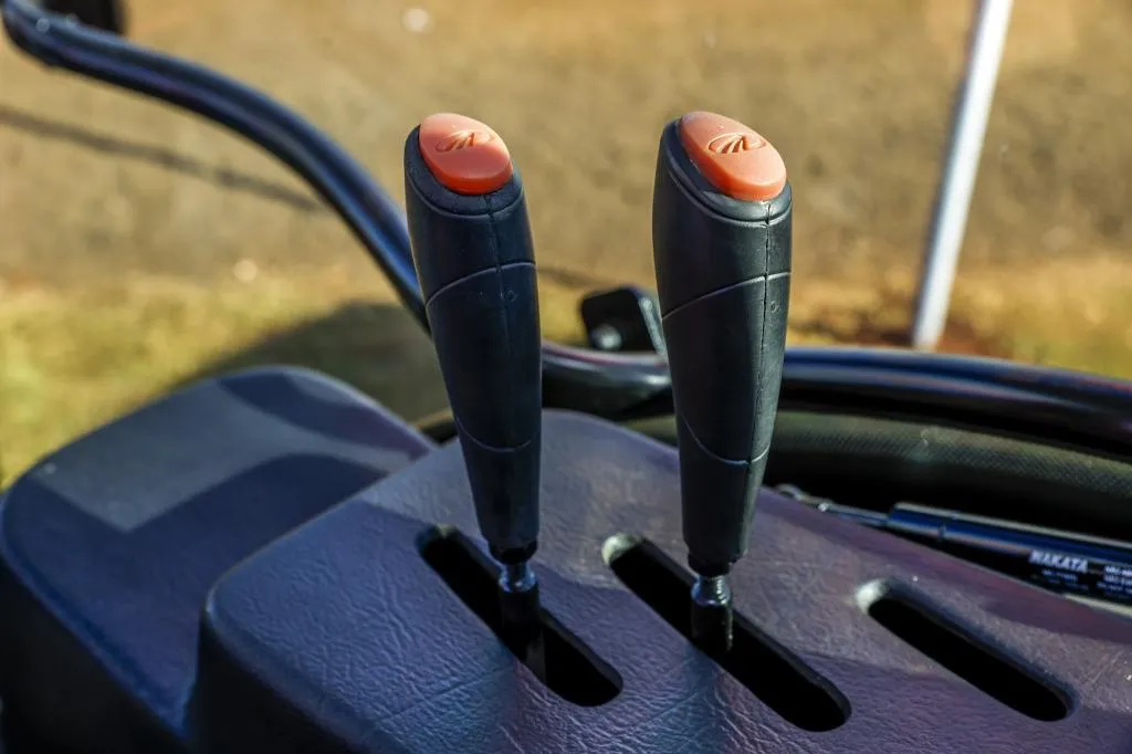 Trator Mahindra 6075