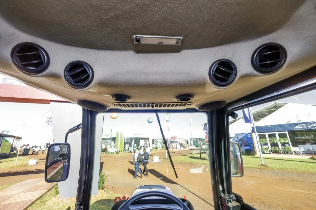 Trator Mahindra 6075