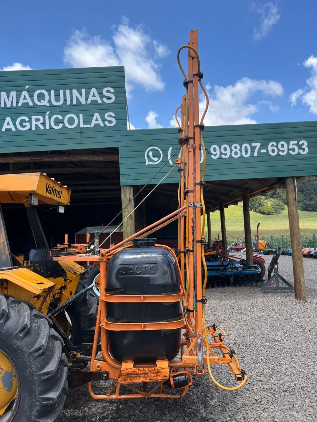 Pulverizador Jacto 600 litros 10 metros de barra