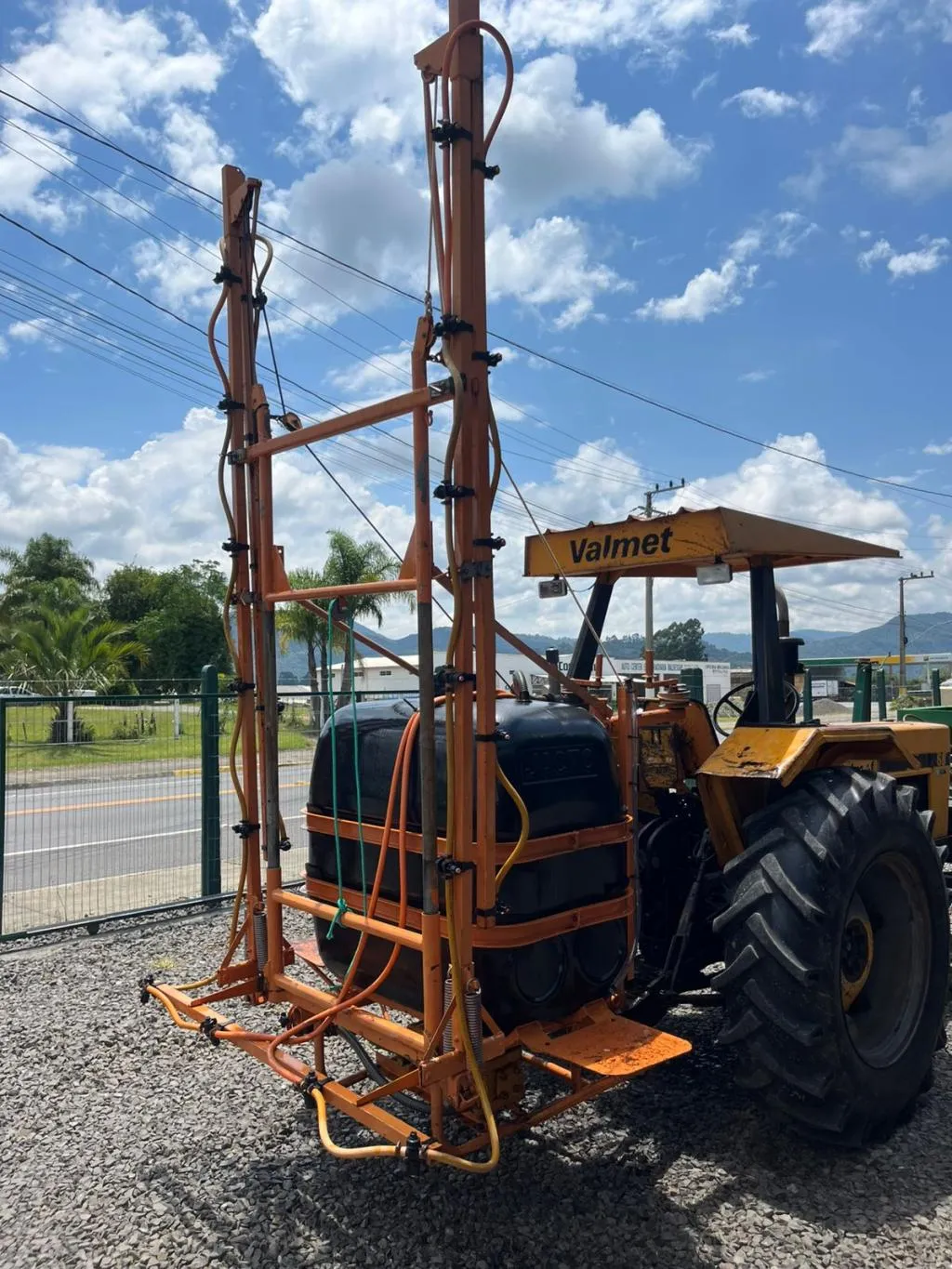 Pulverizador Jacto 600 litros 10 metros de barra