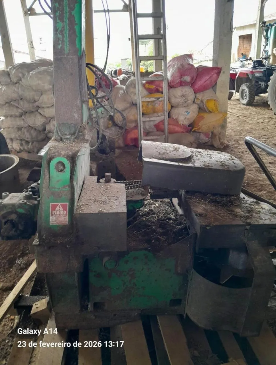 Ensiladeira área total  Jf c 120  Com kit DATEC 