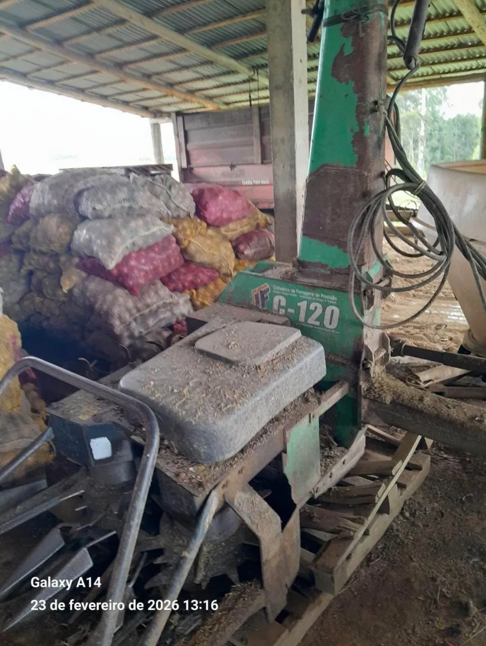 Ensiladeira área total  Jf c 120  Com kit DATEC 