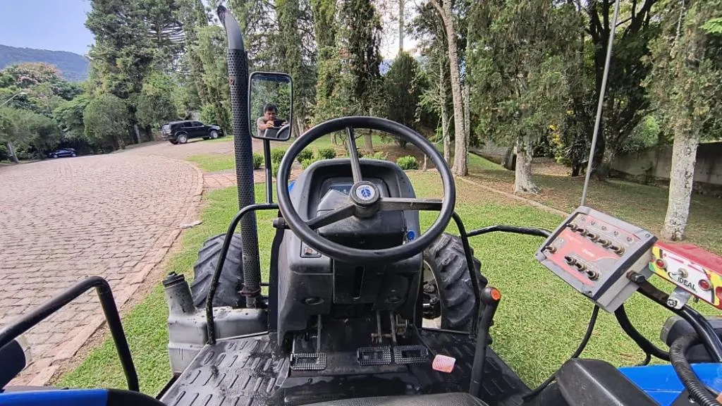Trator New Holland TL 75 ano 2013